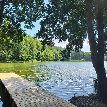 Dom Nad Jeziorem Holiday home Komorowo