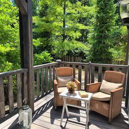 Dom Nad Jeziorem Holiday home Komorowo